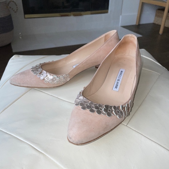 Manolo Blahnik Beige Suede Leather Metallic Flower Lista 30 Heels, Size 37 - Picture 1 of 10